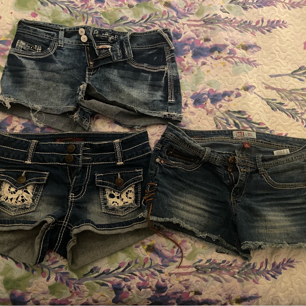 Jean short lot. Lei, Amethyst, no boundaries